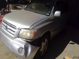 2004 TOYOTA HIGHLANDER, SILVER, LIMITED MODEL, 3.3L, AWD.   Z26449